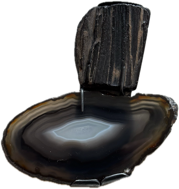 Broche: agate, jet, argent noirci, acier.
